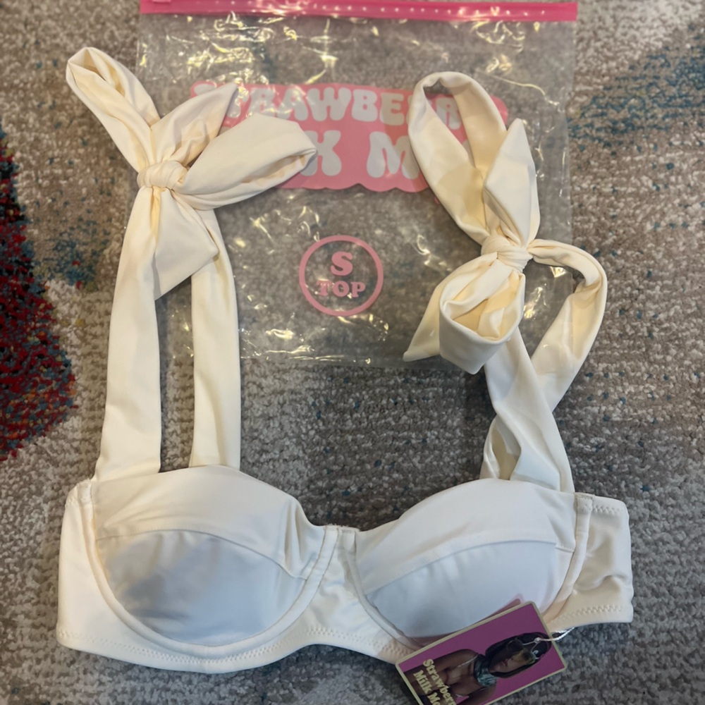 NWT Strawberry Milk Mob White Lotus Size small